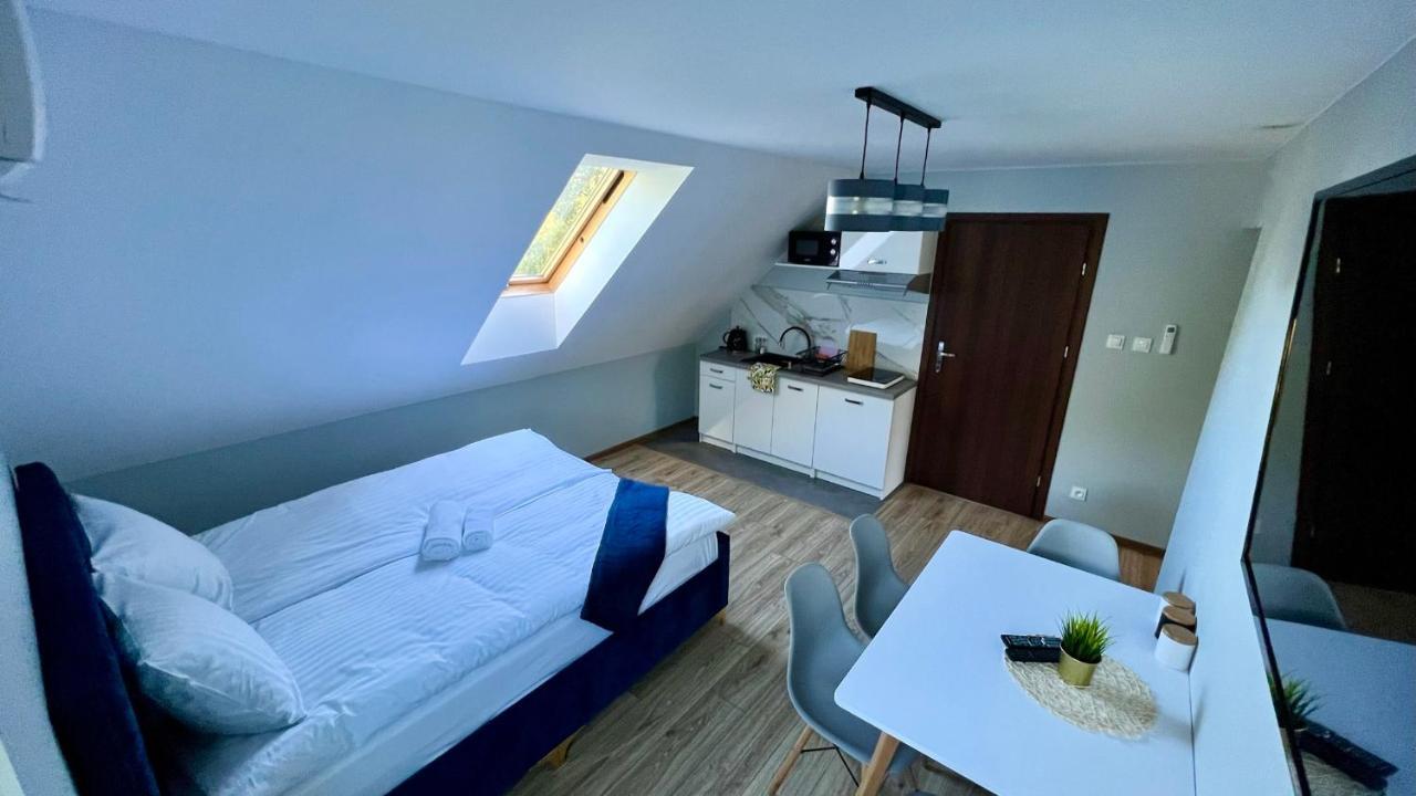 Aparthotel W Dolinie Stawow Zator By Housine Las Εξωτερικό φωτογραφία